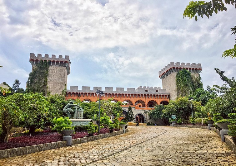 LÂU ĐÀI RƯỢU VANG - WINE CASTLE
